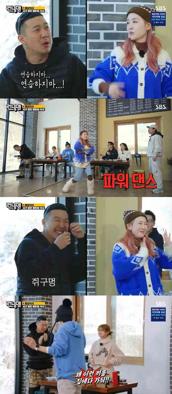 In Running Man, Haha gave a smile to the appearance of a star in the dance scene.On the 19th SBS entertainment program Running Man, I talked with Hahas wife, Singer star, comedian Heo Kyung-hwan and Singer Shu Qi as Super real family guest at Winter festival.On the day of the broadcast, Yoo Jae-Suk celebrated the appearance of the star, saying, The regular album came out in 14 years for the 20th anniversary of my debut. The star laughed, saying, Husband did well in the outside world. It is a regular album with 10 songs.The star played the new song Afternoon with Love Live!, And Class made everyone fall in love with a different tone. However, Yoo Jae-Suk asked to dance after Love Live!In spite of Hahas bustle, the star threw off the jumper and showed the high boy of the big girl group New Jinx.Haha, who saw the dance of the stars, ran out of the camera with a loud voice, and the star laughed at the dance without worrying about Hahas reaction.On this day, Haha and the stars were torn into different teams. The crew decided on three lunch menus and asked them to gather in the restaurant. If two teams gathered in one restaurant, only the winning team could eat a lot of lunch.Haha and the stars met as a competitive team, and after the game, Hahas team won. Haha said, The ball should be clear, and Yoo Jae-suk took a side dish from the star team.So the star tried to bring the food of the opponent by doing anything. This is Haha asked, Do not try to do anything. Do not dance, if nothing else. However, the stars choice was dance. Star recently recalled the dance that I had practiced while appearing on Mom is Idol .Haha was ashamed of not seeing the stars stage properly, but Yoo Jae-Suk praised the star, saying, Why do you keep this kind of food at home? And ended up warmly sharing lunch as the star wanted.In addition, the star was so excited about the entertainment outing for a long time, and Yoo Jae-Suk, who saw it, laughed, saying, Why did not you do this when you were an X-man?Photo=SBS broadcast screen