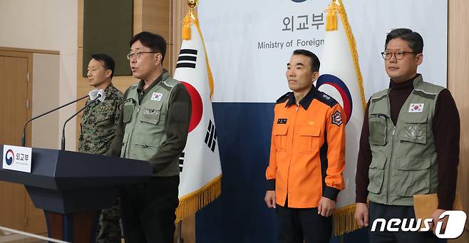 튀르키예 지진 피해 대응을 위한 대한민국 긴급구호대 1진 대장이었던 원도연 외교부 개발협력국장이 20일 오후 서울 종로구 정부서울청사 별관에서 활동 결과에 관한 브리핑을 하고 있다. 2023.2.20/뉴스1 ⓒ News1 김명섭 기자