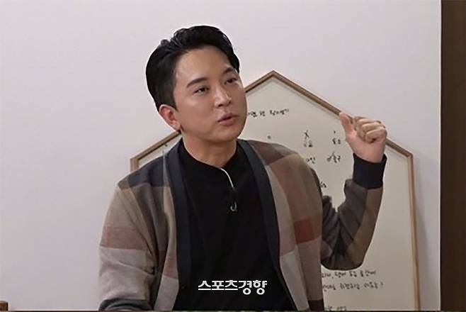 The controversy surrounding the YouTuber Joo Eon-gyu (formerly Shin Saimdang), who acknowledged the plagiarism controversy and declared self-reliance, is expected to continue.The production team of the SBS entertainment program  ⁇  All The Butlers  ⁇  was confirmed on the 20th that it removed all of the 7th replay video and the YouTube video which appeared in the cast.Joo Gyu appeared on  ⁇  All The Butlers  ⁇ , which was broadcasted on the 12th, and introduced himself as a  ⁇  10 billion asset owner and released a story to accumulate wealth for the cast members.The reason why the video of  ⁇ All The Butlers ⁇  starring Joo Joo-gyu was deleted is because he admitted to the YouTube video Illegal duplication (Abusing) and started self-reflection.On the 15th, Ju Eon-gyu and his officials raised suspicions of copying the YouTube video Illegal, including the YouTuber Review Butt, Black Peach Irby, and intellectual Minani.Joo Eon-kyu and his officials are raising the number of views by re-creating almost identical videos, such as thumbnails and scripts, from the same videos of science-themed YouTubers with fewer views.On the 20th, he uploaded a video saying that he would step down from the management front line related to NoahAI.Since then, he has closed all the videos posted on his YouTube channel.Black Peach Irby said in his article, In the case of YouTube, if you read the video of the script in a different voice, (algorithm) can not filter it out. Google Korea also recognizes that the main actors and others have systematically abused the algorithm, I know it as a plan to improve it. Another Disclosure surrounding Joo Eon-gyu is also scheduled. Disclosure YouTuber Death Fox with 1 million subscribers has announced the Disclosure related to Joo Eon-gyu.The fox died on the 20th of his YouTube channel community on the 20th, because it was obvious that the incident was obvious, so I thought it would be over with the apology of the person who taught the plagiarism and the person who taught the plagiarism, but hiding the truth and trying to escape the essence It was hard to bear even if I tried to tolerate it. According to the deceased fox, the NoahAI representative directly instructed the plagiarism of other YouTube videos with the NoahAI function, and explained that there is evidence to support this.Joo Eon-gyu is known as the person who opened the YouTube channel Shin Saimdang, exceeded 1 million subscribers, and opened the heyday of the opening of the Economic YouTuber and the Smart Store.He made headlines once again after it was revealed that he sold his new resignation channel to another YouTuber for 2 billion won.