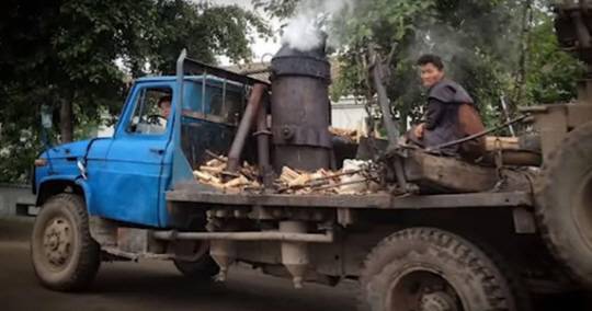 북한의 목탄차. 미국 온라인 커뮤니티 레딧 캡처