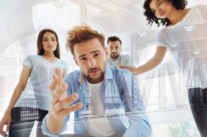 다른 사람이 나를 어떻게 생각하는지 신경 쓰는 건 지극히 정상이다. 문제는 너무 과할 정도로 신경을 쓰는 경우다. [사진=게티이미지뱅크]