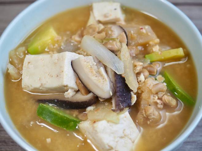 된장, 두부 등 콩으로 만든 음식을 많이 먹을수록 위암 발생 위험이 줄어든다는 연구결과가 나왔다. [사진=SUNGSU HAN/게티이미지뱅크]