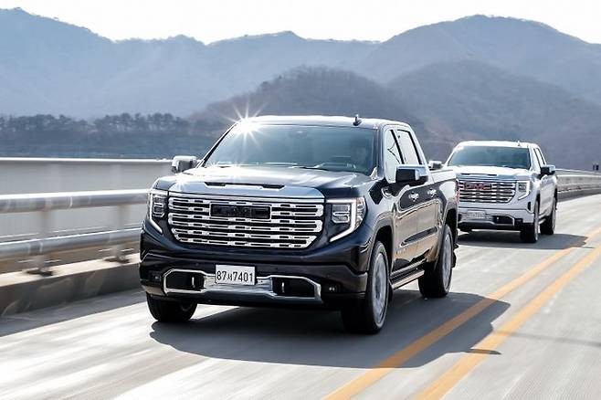GMC 시에라 드날리 주행사진. ⓒ한국GM