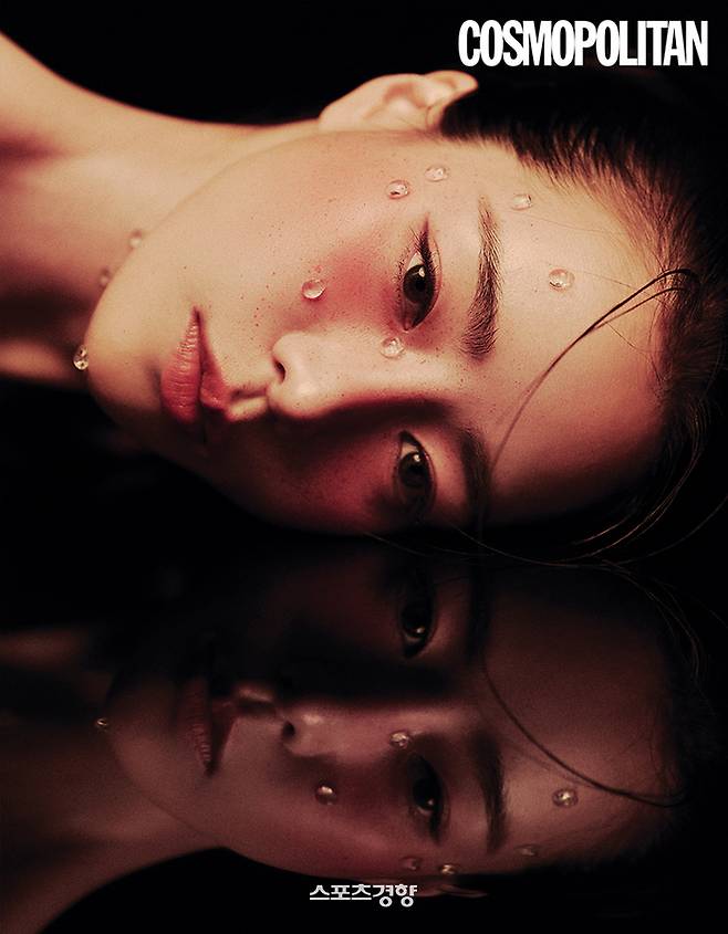 배우 임지연이 화보와 함께 진행된 인터뷰에서 자신의 연기 철학과 ‘더 글로리’ 박연진 캐릭터와 관련해 다양한 생각을 내비쳤다. 이하 코스모폴리탄 제공