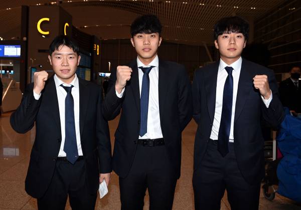 지난달 30일 일본 오키나와 스프링캠프로 출국한 '굴비즈' 김지찬-이재현-김현준. 삼성 제공