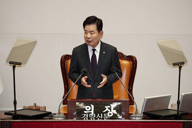 김진표 국회의장이 지난 2일 국회에서 열린 본회의를 주재하고 있다. 문재원 기자