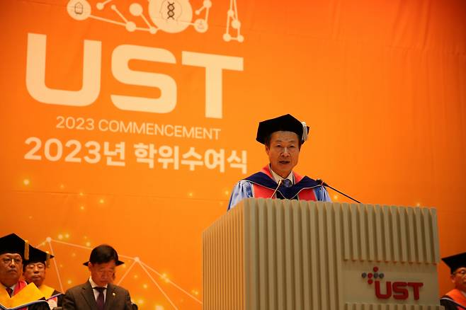 김이환 UST 총장이 식사를 진행하고 있다.[UST 제공]