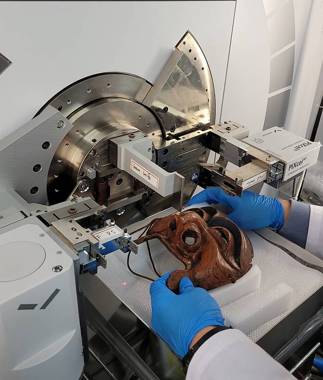 X선 회절법(XRD) 안료 분석 과정 [국립문화재연구원 제공. 재판매 및 DB 금지]