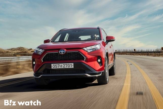토요타 RAV4 5세대 주행 모습./사진=토요타코리아