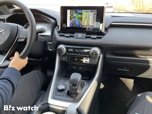 토요타 RAV4 5세대 내부 모습./사진=정민주기자