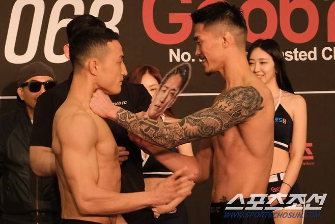 양지용과 히라사와 코키가 계체량에서 몸싸움을 하고 있다. 사진제공=로드FC