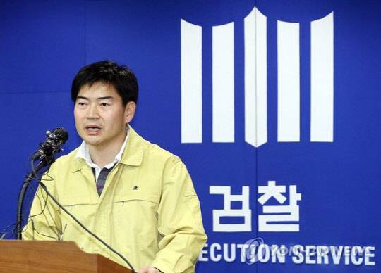 2014년 4월 20일 오후 인천시 남구 인천지방검찰청에서 정순신 특수부장 검사가 세월호 침몰 사건 수사에 착수한다는 내용의 브리핑을 하고 있다. <연합뉴스>