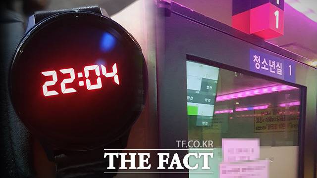 23일 인천 부평구의 한 코인노래방. 밤 10시가 넘어도 이용객들의 신분증 검사는 없었다. /인천=이덕인 기자