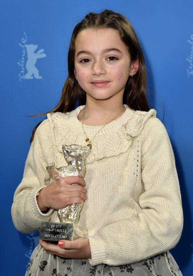 제73회 베를린영화제에서 주연배우상을 수상한 스페인 아역배우 소피아 오테로 / EPA 연합뉴스