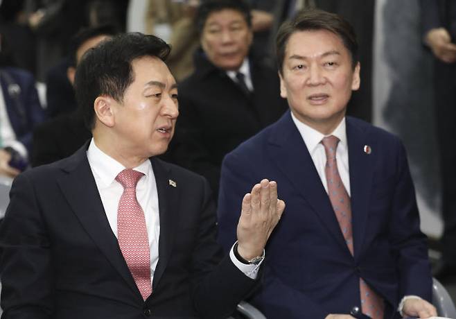김기현(왼쪽), 안철수 국민의힘 당대표 후보(사진=뉴시스)
