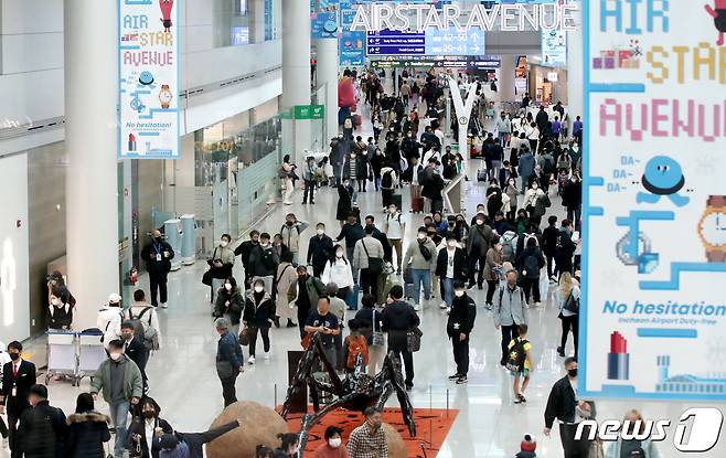 인천국제공항 제1여객터미널 면세점 모습. 2023.2.22/뉴스1 ⓒ News1 권현진 기자