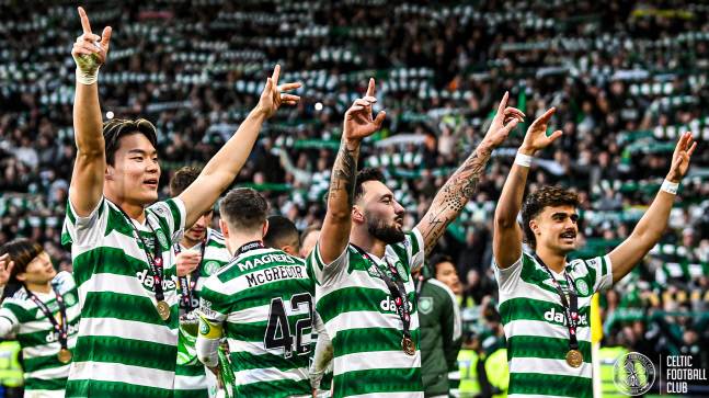 오현규(왼쪽에서 첫 번쨰). 출처 | 셀틱 SNS