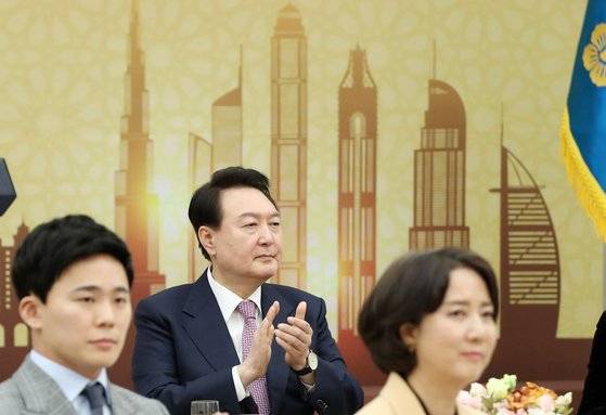 지난 24일 'UAE 순방 성과 중소기업인과의 대화'에 참석했던 윤석열 대통령의 모습. 윤 대통령은 25일 정 변호사의 국가수사본부장 임명을 취소했다. 대통령실통신사진기자단