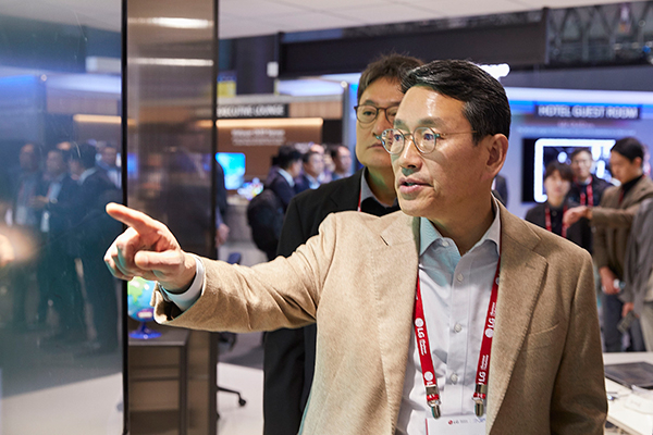 Cho Joo-wan attends ISE 2023, Europe’s largest display exhibition, in Barcelona, Spain. [Photo provided by LG Electroncis]