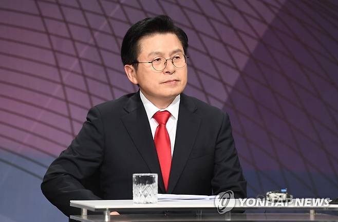 토론회 준비하는 황교안 (서울=연합뉴스) 국민의힘 황교안 당대표 후보가 22일 서울 여의도 KBS에서 TV토론회를 준비하고 있다. 2023.2.22 [국회사진기자단] uwg806@yna.co.kr