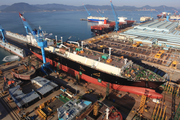 Over 2,000 foreign workers to be added to Korean shipyards this month [Photo by Yonhap]