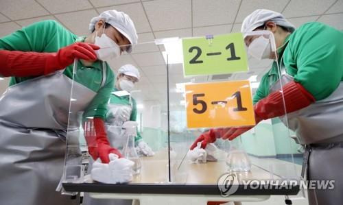 신학기 학교 급식 준비  [연합뉴스 자료사진]