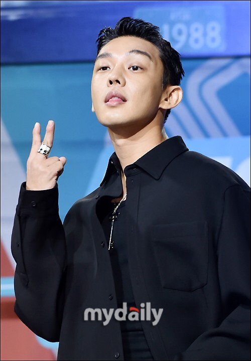 A total of four drug ingredients were detected from Actor Yoo Ah-in (36 and his real name Eom Hong-sik), turning the movie industry upside down.According to TV Chosun News 9 on the 1st, Yoo Ah-ins hair test at the National Forensic Service (National Science Susa Research Institute) found additional traces of Cocaine and Ketamine following Propofol and Hemp.Cocaine is one of the top three drugs along with methamphetamine and heroin due to its strong hallucination and addiction. Ketamine is used as a general anesthetic and was classified as narcotics in 2006 due to abuse concerns.The number of Propofol doses of Yoo Ah-in reached 73 from January 4, 2021 to December 23 of the same year, six times a month, with a total dose of more than 4,400 milliliters.In addition to this, the number of suspected narcotics has increased to four, causing shock and disappointment to the public every day.In particular, Yoo Ah-in was the representative star of Chungmuro who won the Best Actor Award twice in the Blue Dragon movie and won the title of Ten Million Actor.The movie High Five, the Netflix movie The Fight and The Doomsday Fool were about to be released this year, but Yoo Ah-in has put the movie on high alert.In addition, Yoo Ah-in has been popular with the concept actor image that does not hesitate to make a statement, so the publics sense of betrayal is bigger. The return to the four-piece set of Drug is a crossover atmosphere.Yoo Ah-in will soon be recalled as The skin of the user and will be investigated by the Police in connection with drug administration.