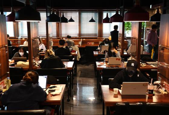 Study cafes are the go-to place for young Koreans who are struggling to find a spot in school libraries during exam season. [YONHAP]