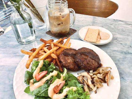 Vegan & Beyond restaurant near Yonsei University also offers various one-day courses in English, such as vegan cheese and natural wine tasting events. [ISABELLE PIA SISON]