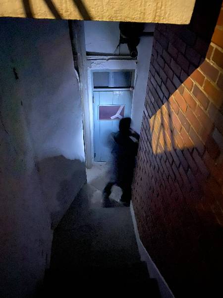 잘 보이지 않는 그늘에 집이, 그 안에 홀로 사는 이들이 빠짐없이 다 있었다. 우유를 배달할 때만큼은, 당신은 혼자가 아니라고 말을 건네는듯 했다./사진=남형도 기자