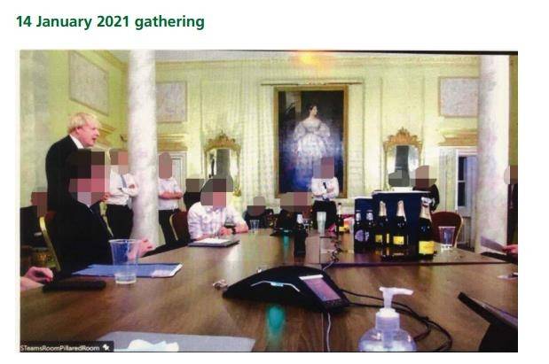2021년 1월 14일 영국 총리실 파티에 참석한 보리스 존슨 전 총리   [영국 의회 특권위원회 파티게이트 관련 조사보고서 캡처. 재판매 및 DB 금지]