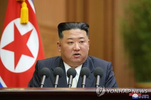 김정은 북한 국무위원장  김정은 북한 국무위원장이 2022년 9월 8일 평양 만수대의사당에서 열린 최고인민회의 제14기 제7차회의에서 미국의 궁극적인 목적은 정권 붕괴라며 절대로 핵을 포기하지 않겠다는 의지를 강하게 천명했다.
 [조선중앙통신 연합뉴스 자료사진. 국내에서만 사용가능. 재배포 금지. For Use Only in the Republic of Korea. No Redistribution]