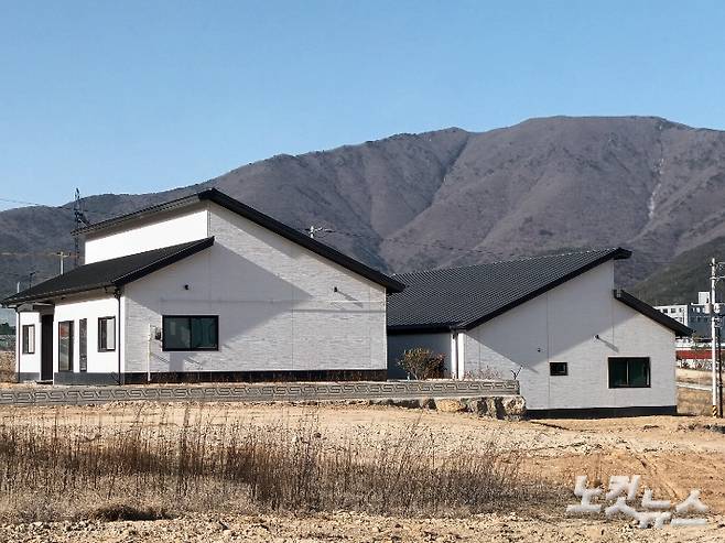 울주군 상북지구에 있는 쌍둥이 단독주택. 현지 주민들은 "국민의힘 김기현 당 대표 후보의 지인인 김정곤씨 두 아들의 집"이라고 말했다. 정영철 기자