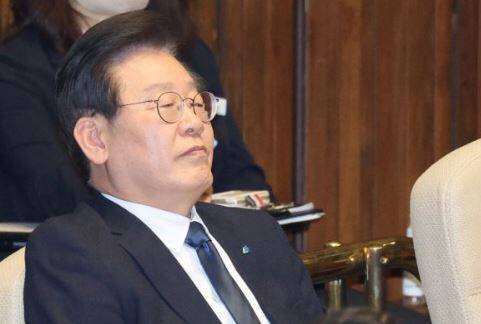 이재명 더불어민주당 대표가 지난달 27일 오후 국회에서 열린 본회의에서 본인의 체포동의안 부결 결과를 듣고 있다. (사진=연합뉴스)