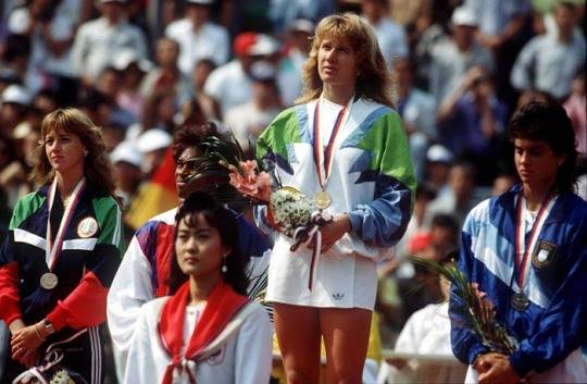 아마추어 자격문제로 올림픽 종목에서 퇴출됐다가 64년만에 부활된 1988년 서울올림픽 테니스 여자 싱글에서 우승을 차지한 독일 슈테피 그라프 시상식 모습. [국제테니스연맹 홈페이지 캡처]