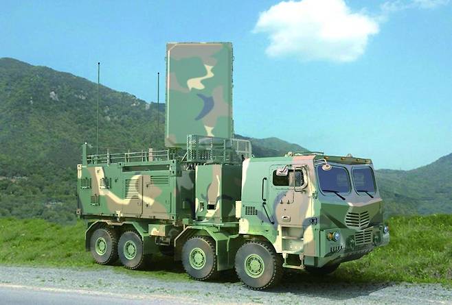 대포병탐지레이더-천경Ⅱ는 K-239 천무와 같은 차체를 사용하기 때문에 기존의 트럭 기반 차대들에 비해 험지 주파능력도 높으며, 능동 전자주사(AESA) 레이더 적용으로 기존의 많은 동종 레이더들에 비해 목표 탐지의 정확도나 다목표 동시 대응 능력이 높은 것으로 알려졌다. 사진=육군·방위사업청 제공