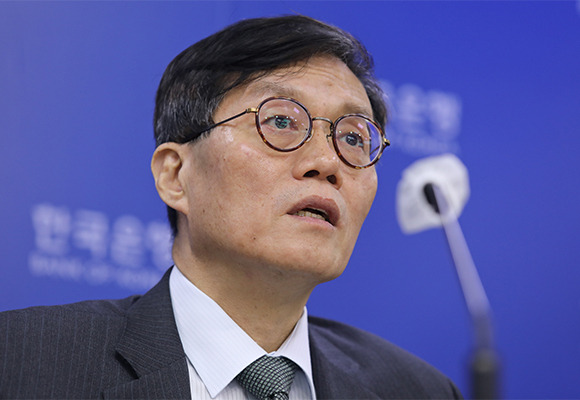 Rhee Chang-yong on Friday expected the economy to post a negative growth in the fourth quarter [Photo by Yonhap]