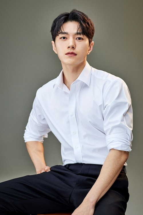 김명수(인피니트 엘)가 루크미디어와 전속계약을 체결했다. 사진=루크미디어