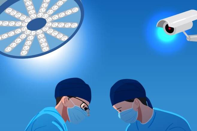 진료실 촬영 영상이 유출되면서, 수술실 CCTV 설치 의무화를 재검토해야 한다는 의료계 주장이 제기되고 있다. [사진= JV_I010/게티이미지뱅크]