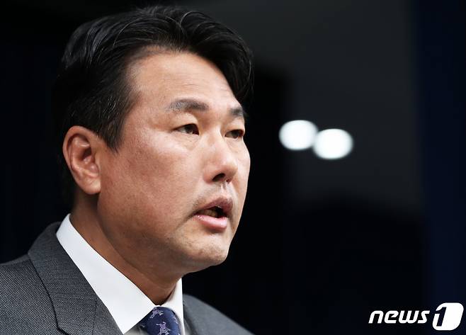 (서울=뉴스1) 오대일 기자 = 김태효 국가안보실 1차장이 6일 오후 용산 대통령실 청사에서 일제강점기 강제동원 피해배상 문제 해결을 위한 대통령실 입장을 브리핑하고 있다. 2023.3.6/뉴스1  Copyright (C) 뉴스1. All rights reserved. 무단 전재 및 재배포 금지.