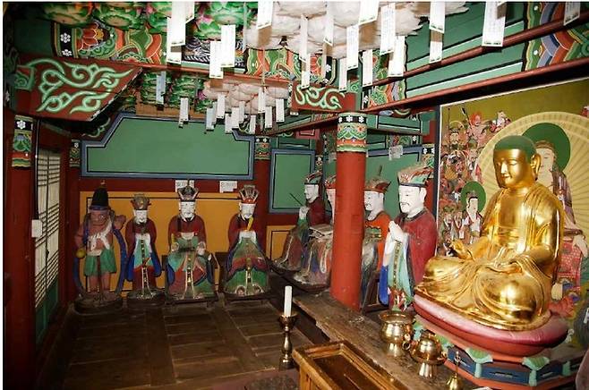 [서울=뉴시스] 창녕 관룡사 목조지장보살삼존상 및 사왕상 일괄 배치 모습 (사진=문화재청 제공) 2023.03.09. photo@newsis.com  *재판매 및 DB 금지