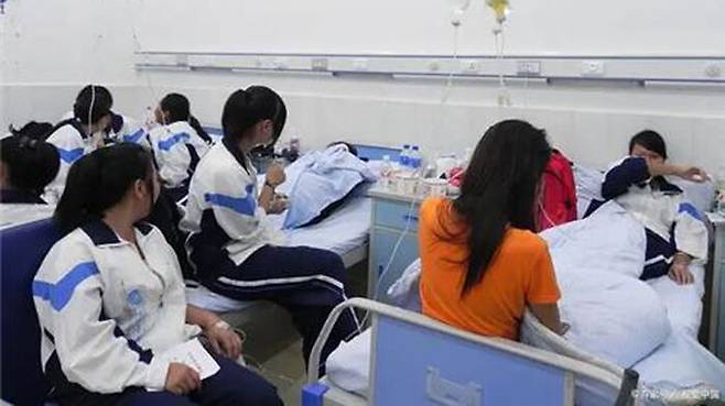 독감에 걸려 치료받는 중국 학생들 (사진=시각중국 캡처, 연합뉴스)