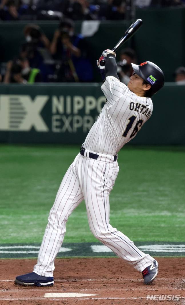 9일 중국전에서 타격하는 오타니 쇼헤이. /사진=뉴시스