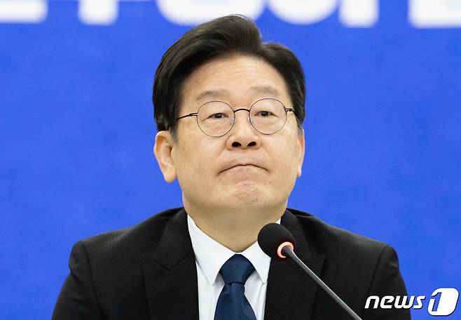 이재명 더불어민주당 대표가 10일 오전 경기도 수원시 영통구 경기도의회에서 열린 최고위원회의에서 발언을 하고 있다. 2023.3.10/뉴스1 ⓒ News1 이재명 기자