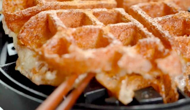 인절미를 와플팬으로 구워 먹는 것도 별미다. 사진출처=만개의레시피 공식계정