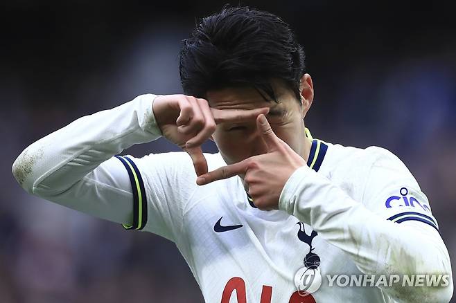 손흥민의 '찰칵 세리머니' [AP=연합뉴스]