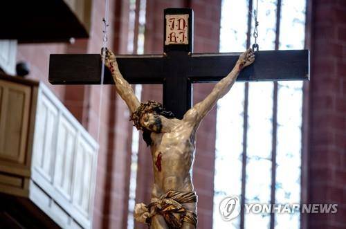 독일 프랑크푸르트 천주교회의 예수 십자가상  [AP 연합뉴스 자료사진. 재판매 및 DB 금지])