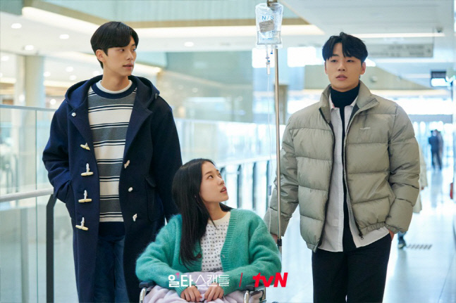 tvN 드라마 ‘일타 스캔들’ 현장 포토. 출처 | tvN