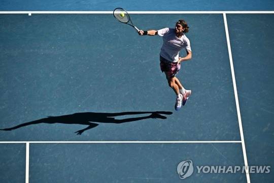 테니스는 '0'점을 독특하게 '러브(love)'라고 부른다. 사진은 그리스 스테파노스 치치파스의 올 호주오픈 경기모습. [연합뉴스 자료사진]