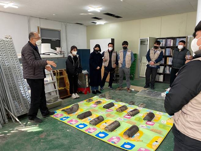 문화유산 보존처리 방법 교육 현장 모습  [문화재청 제공. 재판매 및 DB 금지]